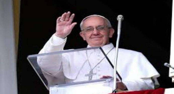 Il Papa all’Angelus: “No a cristiani sordi e muti che non evangelizzano”