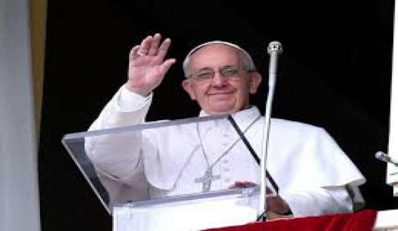 Il Papa all’Angelus: “No a cristiani sordi e muti che non evangelizzano”