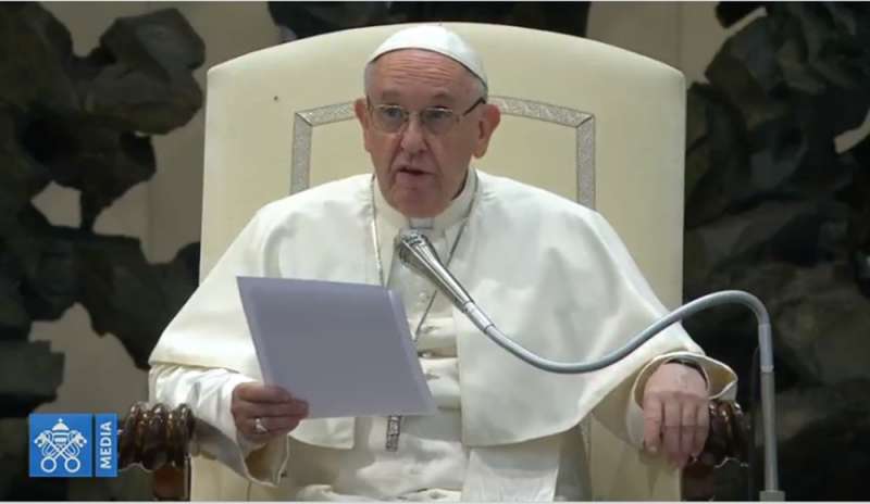 Papa: appello a non cedere al “fascino dell'idolatria”