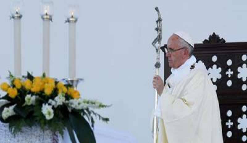 Papa Francesco a Genova, il Pontefice: “Gettiamo l’àncora in Dio”