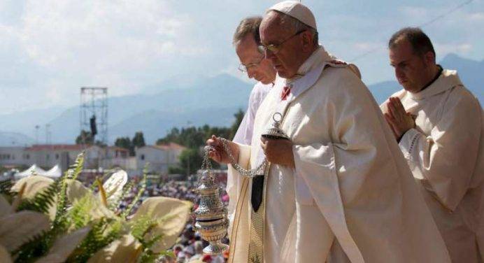 Papa Francesco contro le mafie: “Tolgono speranza e dignità alle persone”