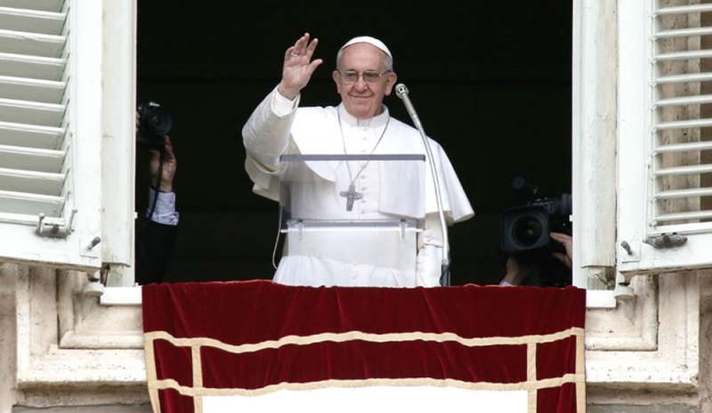 Papa Francesco: 'Dio salva uomo intero, anima e corpo'