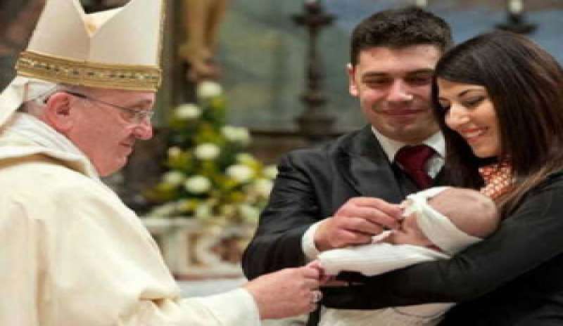Papa Francesco: “I bambini crescano con mamma e papà”