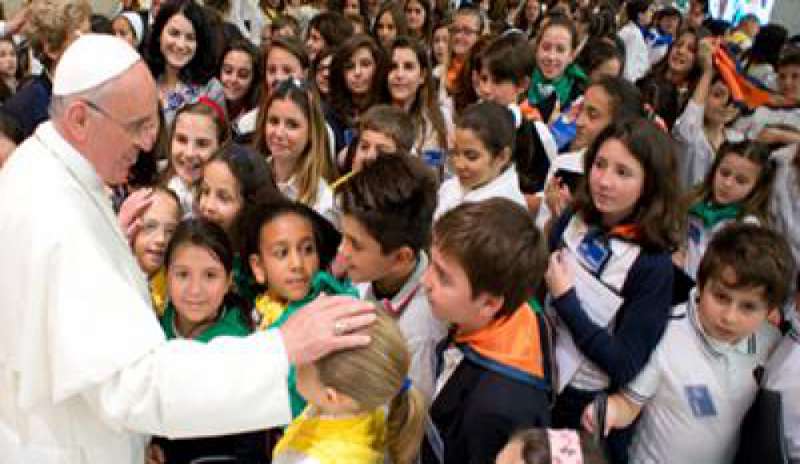 Papa Francesco: “Il mondo si cambia aprendo il cuore e ascoltando gli altri”