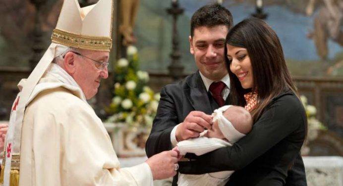 Papa Francesco: “La Chiesa non abbandoni gli sposi e i genitori”