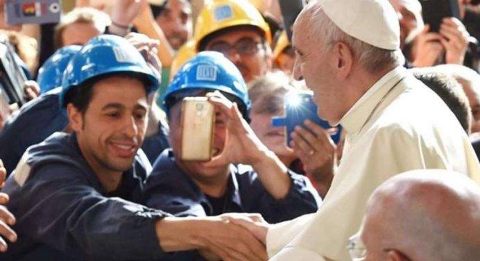 Papa Francesco: “La precarietà del lavoro uccide la dignità dell’uomo”