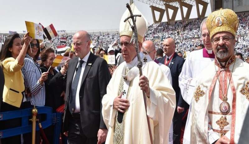 Messa a Il Cairo, Papa Francesco: “L’unico estremismo permesso è quello della carità”