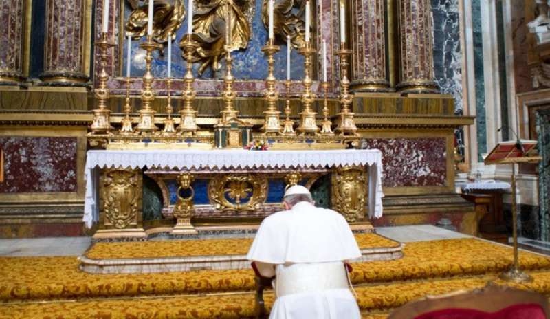 Papa Francesco visita la tomba di Santa Monica