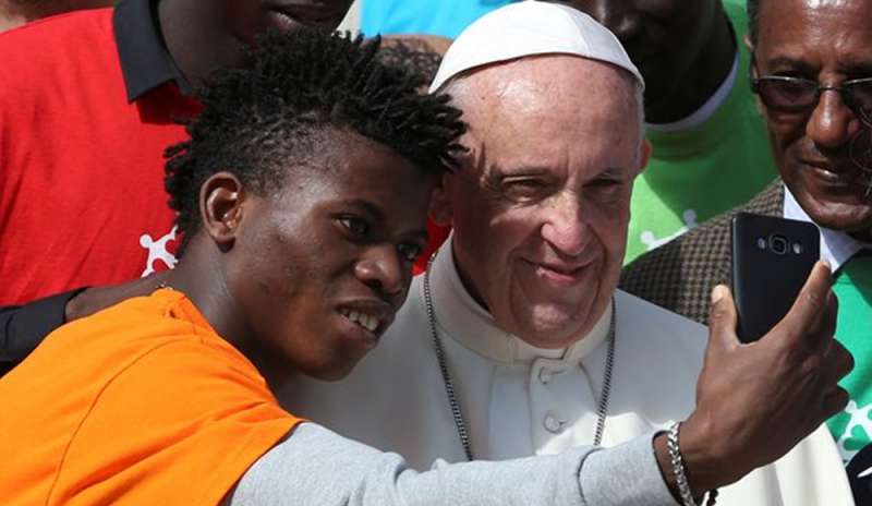 Papa: “Migranti delinquenti? Ce ne sono anche tra noi…”