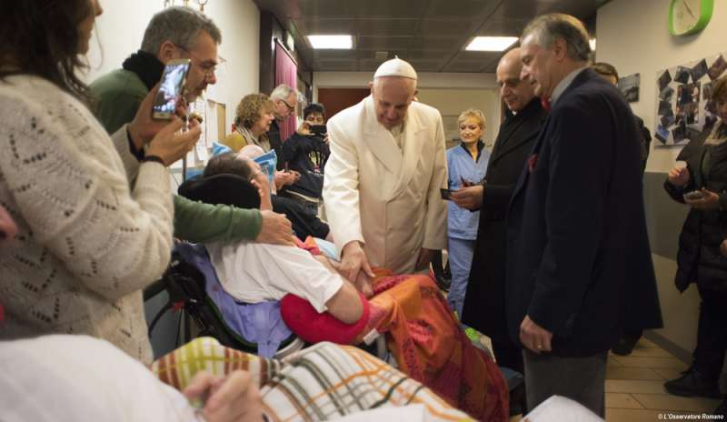 Papa: “Né eutanasia, né accanimento terapeutico”