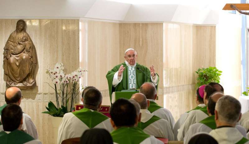 Papa: “Silenzio e preghiera per chi cerca scandali”