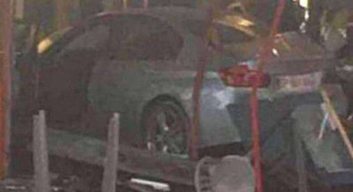 Parigi, auto contro una pizzeria: muore 13enne. La polizia: “Non è terrorismo”
