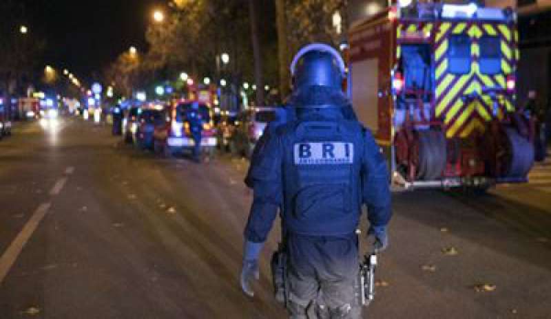 Parigi, bomba molotov su un locale di Aubervilliers: 4 persone ferite, 3 gravi