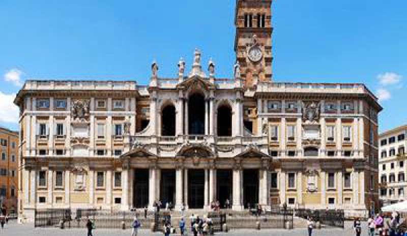 Paura nella Basilica di Santa Maria maggiore: pregiudicato sfregia 2 sacerdoti