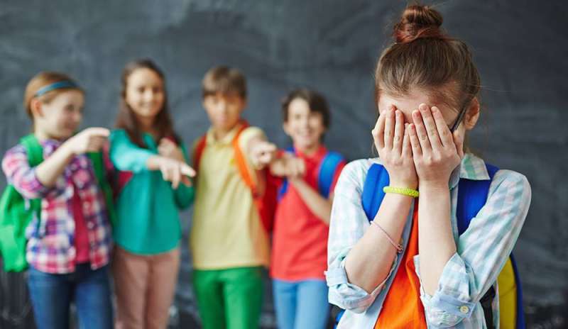 Pavia: bullismo in classe, 15enne rischia di perdere un occhio