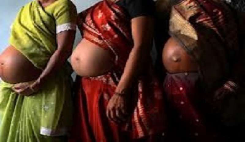 Per fermare le nascite il governo indiano punta alla sterilizzazione delle donne