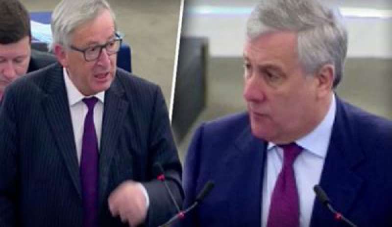 Pochi parlamentari presenti a Strasburgo, scontro Juncker-Tajani: “Europarlamento ridicolo”