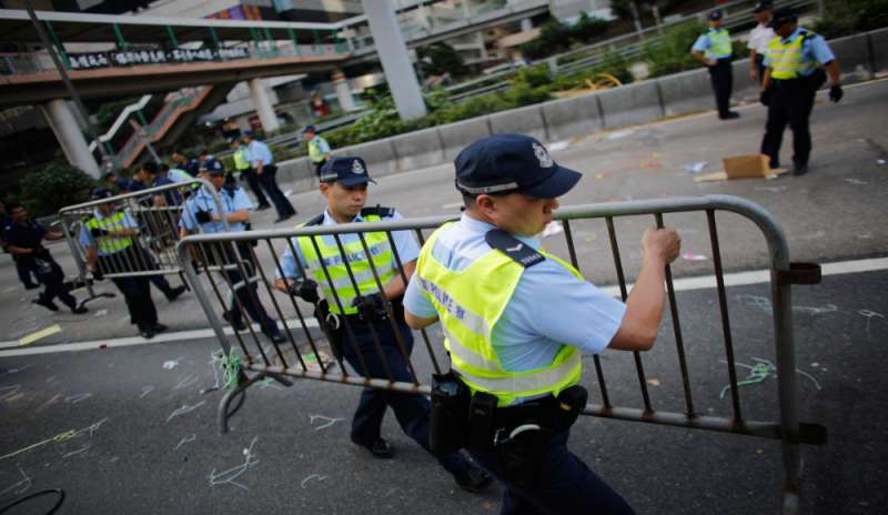 Rimosse altre barricate a Hong Kong. La protesta si spegne