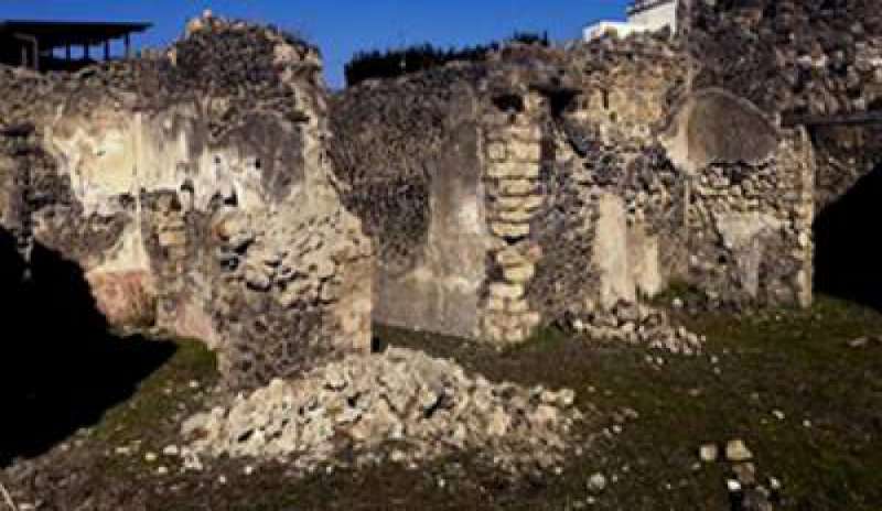 Pompei, crolla un muro negli scavi: sul posto i tecnici della Soprintendenza