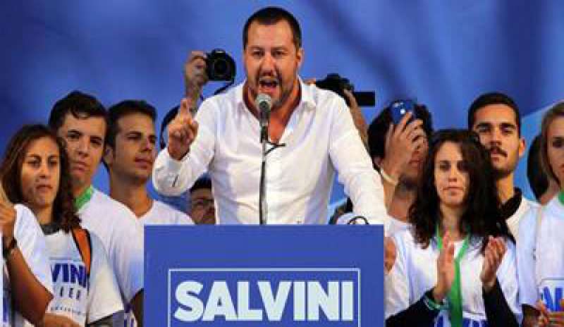 Pontida, Salvini parla già da premier: “Cancelleremo le riforme del Pd”