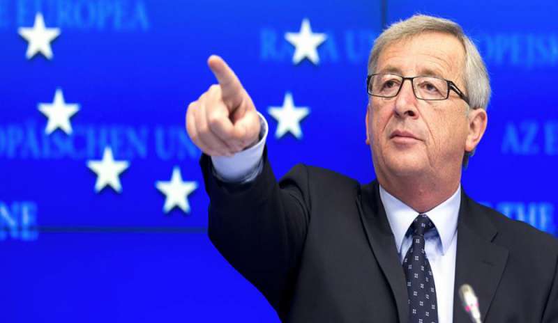 Possibili dimissioni di Juncker, Bruxelles smentisce: “Resta per combattere”