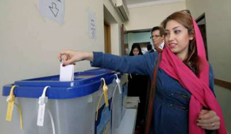 Presidenziali in Iran: è sfida tra Rohani e Raisi, come funziona il voto