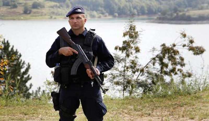 Pristina schiera le Forze Speciali sul lago conteso