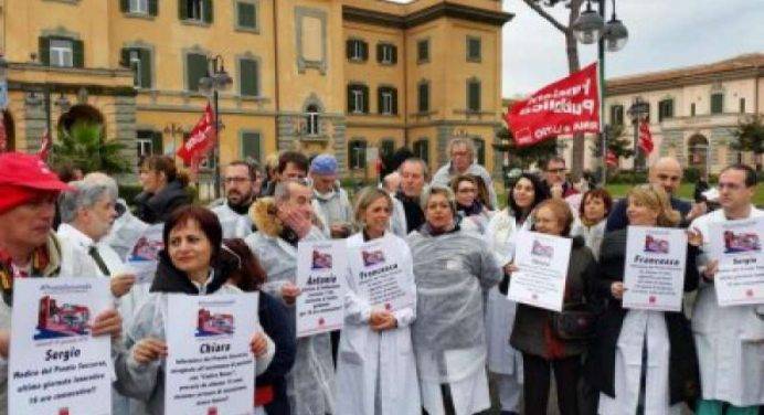 #ProntosoccorsoKo, flash mob dei medici al San Camillo nella Capitale