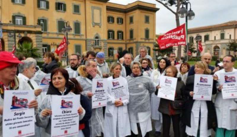 #ProntosoccorsoKo, flash mob dei medici al San Camillo nella Capitale