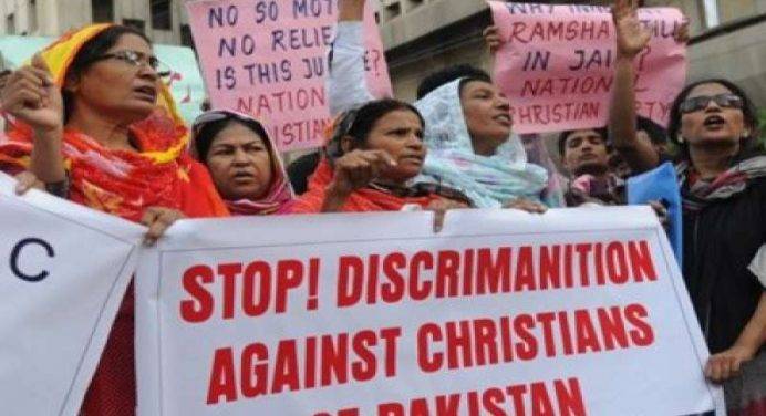 Pakistan, ecco come le minoranze religiose diventano “invisibili”