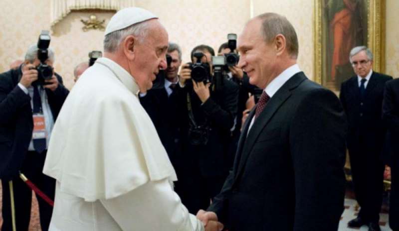 Putin, colloquio di un'ora con Papa Francesco