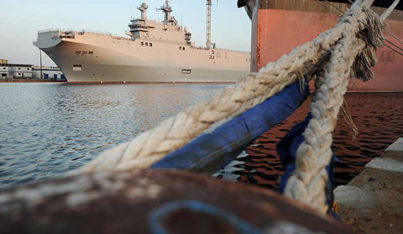 La Francia incassa i soldi ma non consegna le navi da guerra: Putin furioso