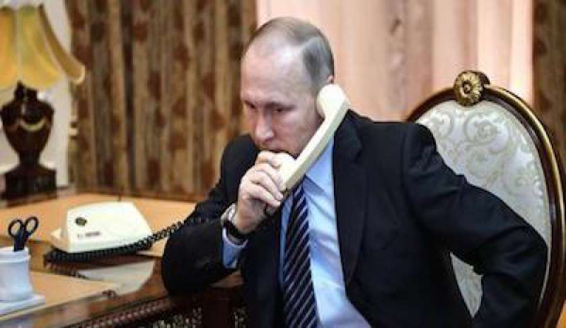 Putin telefona all’emiro del Qatar: “Normalizzare la complessa situazione”