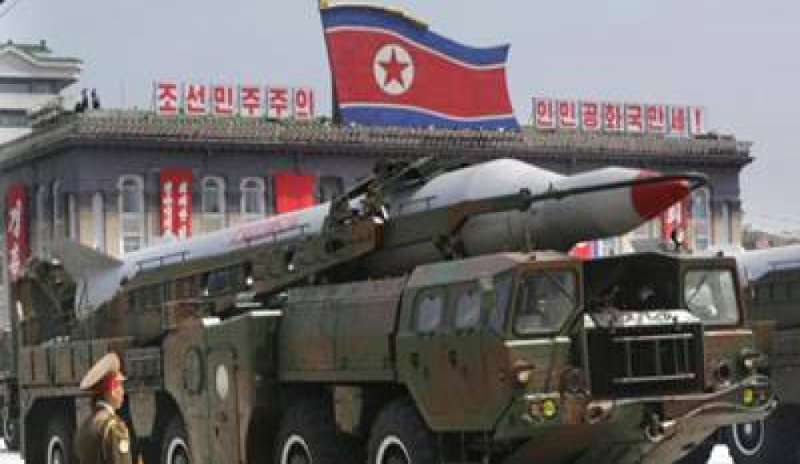 Pyongyang festeggia il lancio del nuovo missile e avverte gli Usa: “Possiamo colpirvi”