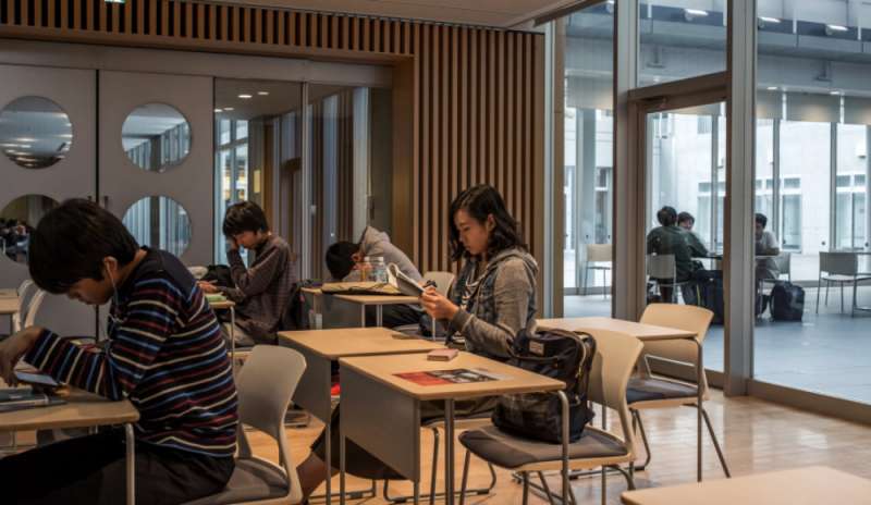 Ragazze sempre più sole nelle università giapponesi