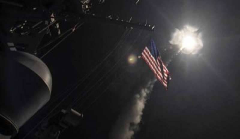 Razzi Usa contro la Siria, “Colpita la base della strage di Idlib”, Putin: “Aggredito uno Stato sovrano”