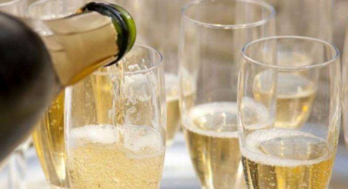 Record storico: spumante supera champagne