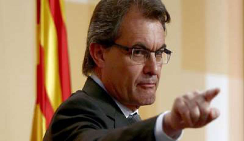 Referendum per la Catalogna indipendente, Artur Mas interdetto per due anni dai pubblici uffici
