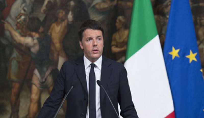 Referendum, Renzi punge: “Io ho l’endorsement di Obama, gli altri quello di D’Alema”