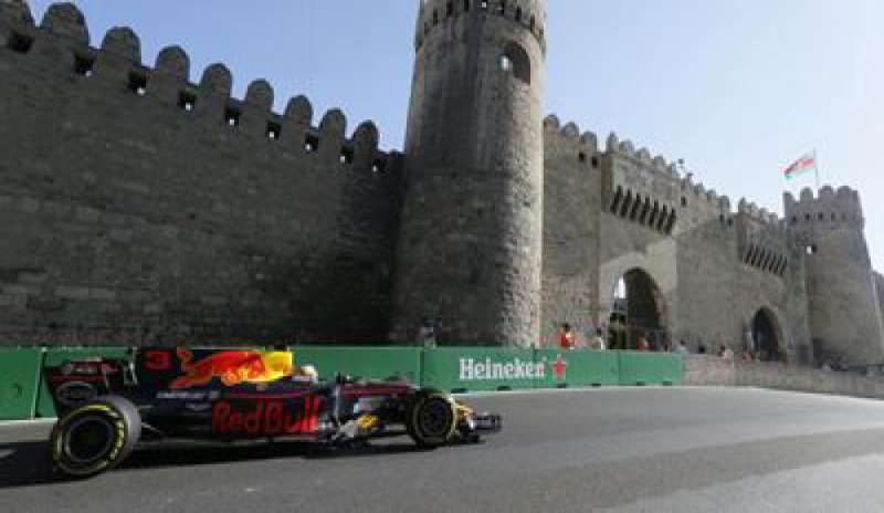 Ricciardo vince il Gran Premio dell’Azerbaigian, quarto Vettel