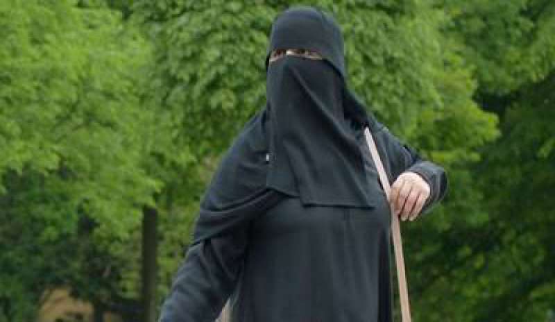 Rifiuta di indossare il burqa, 28enne marocchina sequestrata e picchiata dal marito