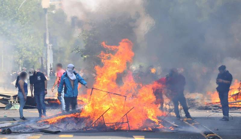Rincari, Cile nel caos: vige il coprifuoco