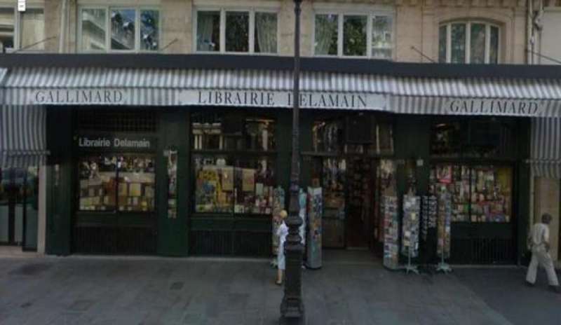 Rischia di chiudere la libreria più antica di Parigi