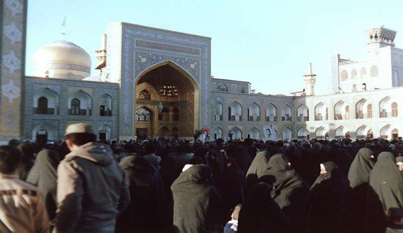 “Rivoluzione” in Iran, più tasse alle fondazioni religiose