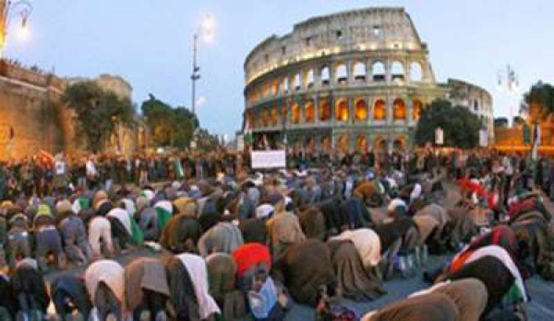 Roma, chiusa un’altra moschea abusiva: musulmani nuovamente in piazza l’11 novembre