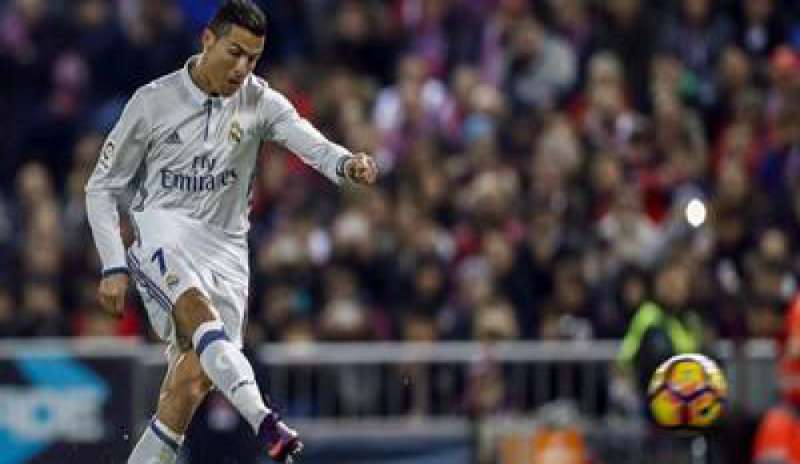 Ronaldo asfalta l’Atletico: tripletta e primo posto in classifica per il Real Madrid