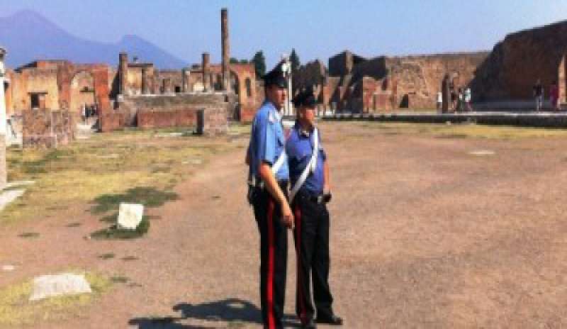 Ruba reperto a Pompei e lo riconsegna dopo 50 anni