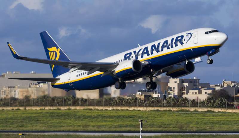 Ryanair, altolà ai dipendenti: “Sanzioni se scioperate”