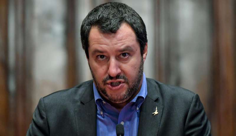 Salvini: “Bassa natalità? Scusa per importare migranti”