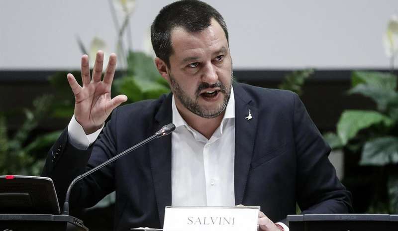 Salvini e la linea dura contro l'immigrazione clandestina